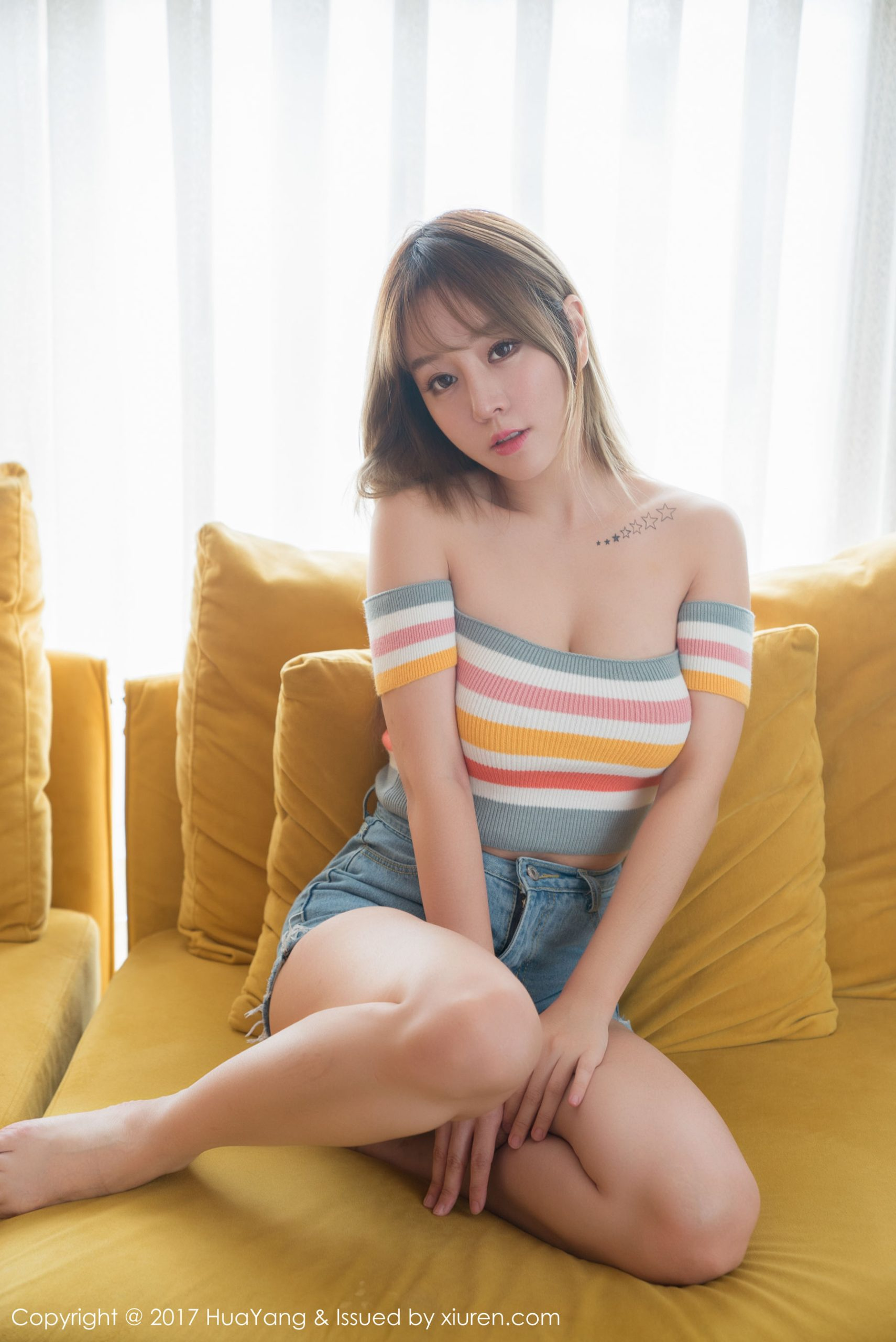 王雨纯牛仔短裤蕾丝内衣和护士装 花漾HuaYang VOL002-御萝圈-南仁的后花园~